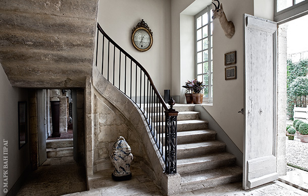 Decor The Mansion In The Style Of Louis Xvi In France
