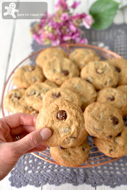 best crispy chewy chocolate chip cookies