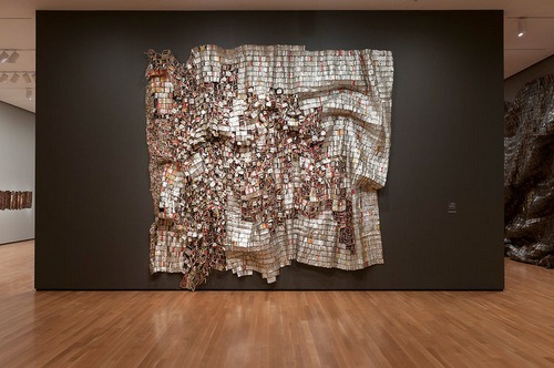04-El-Anatsui-Bottle-Tops-Tapestry