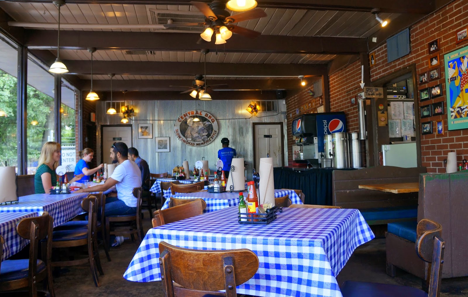 Shenaniganska BEST BBQ RIBS IN MEMPHIS, TENN.