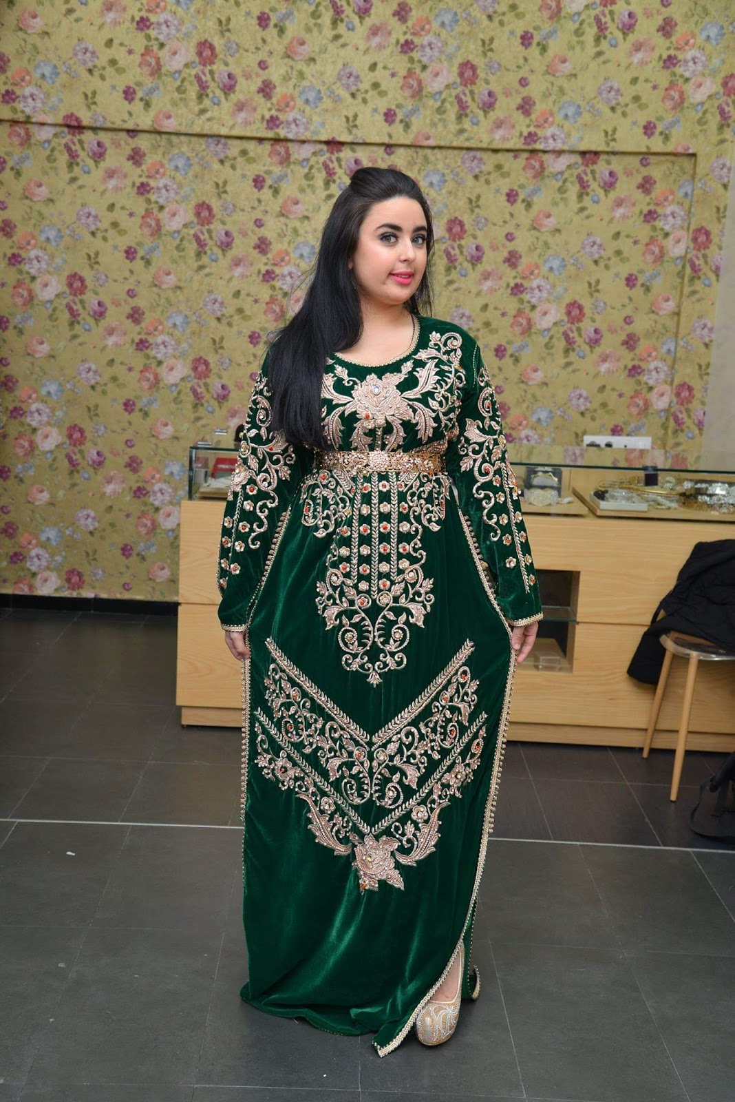 من أروع موديلات قفاطين مغربية بثوب الموبرة الراقي