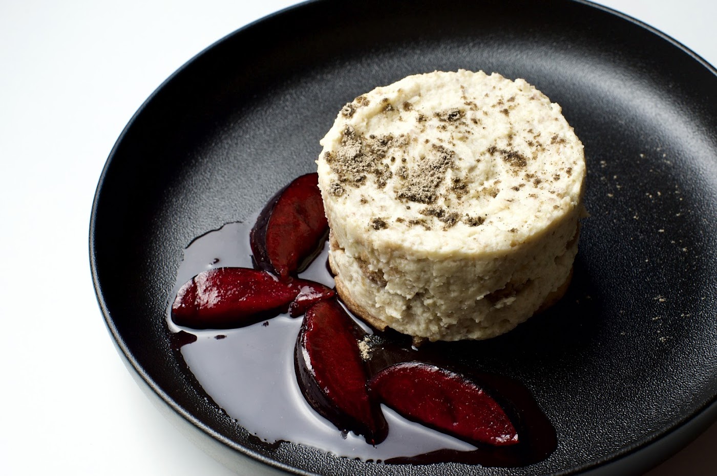 Räucherlachsmousse mit Vogerlsalat