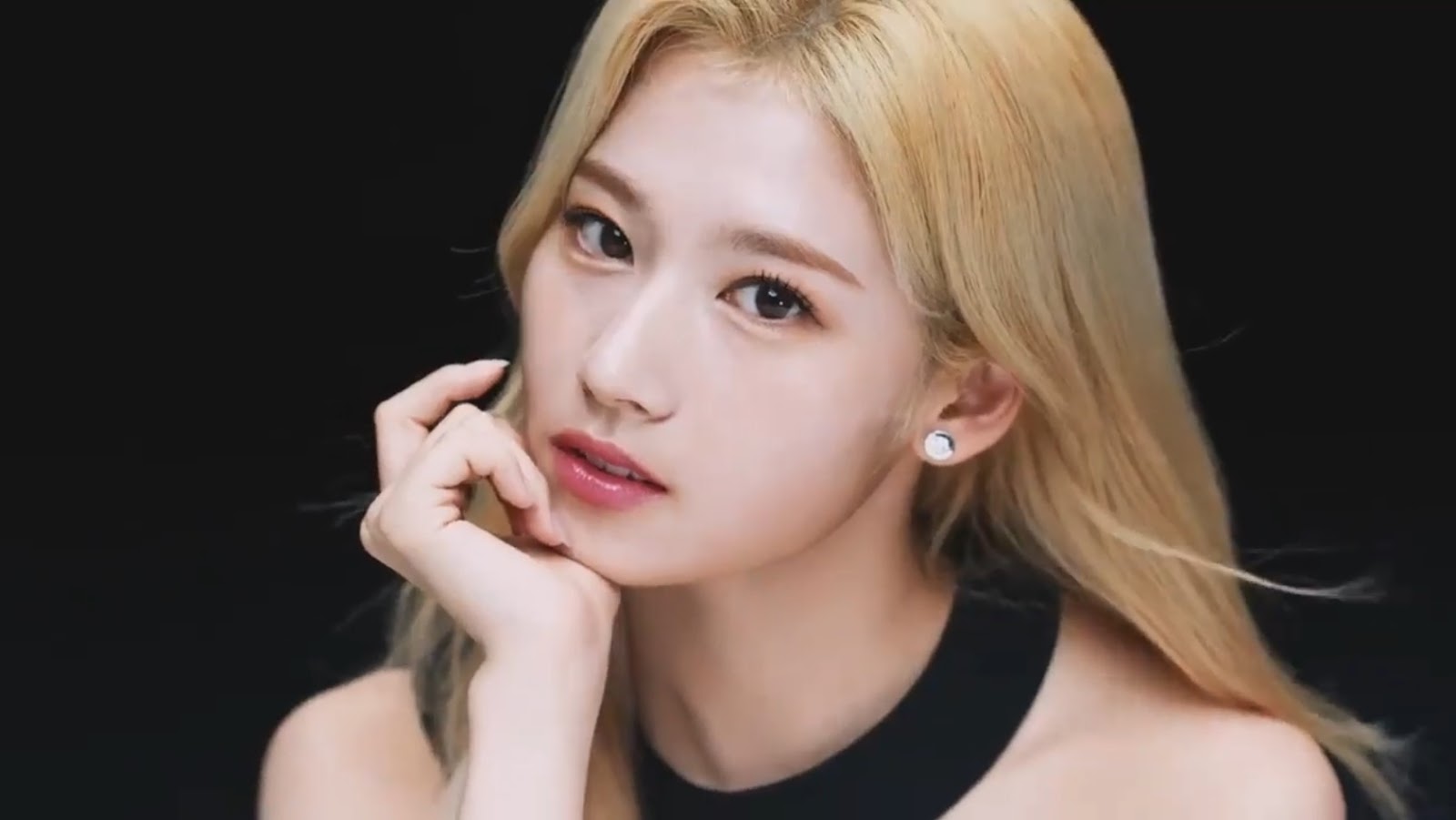 All About Girls K Pop Twiceが化粧品の広告モデルに 日本公式twitterで公開の映像 Chapter What S Twice が様々な憶測を呼ぶ 追記 確定