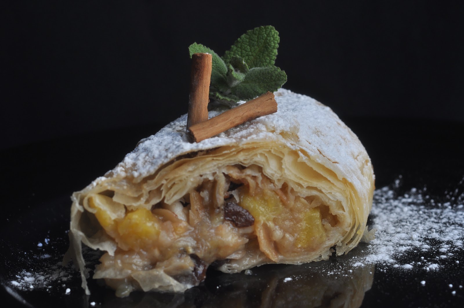 Tomates verdes fritos: Strudel de banana, piña y manzana