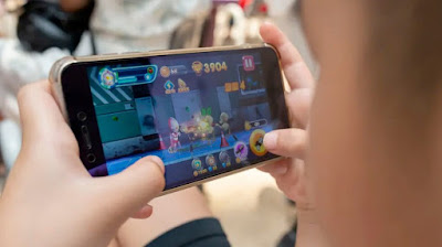 China impone límite diario de videojuegos móviles a menores