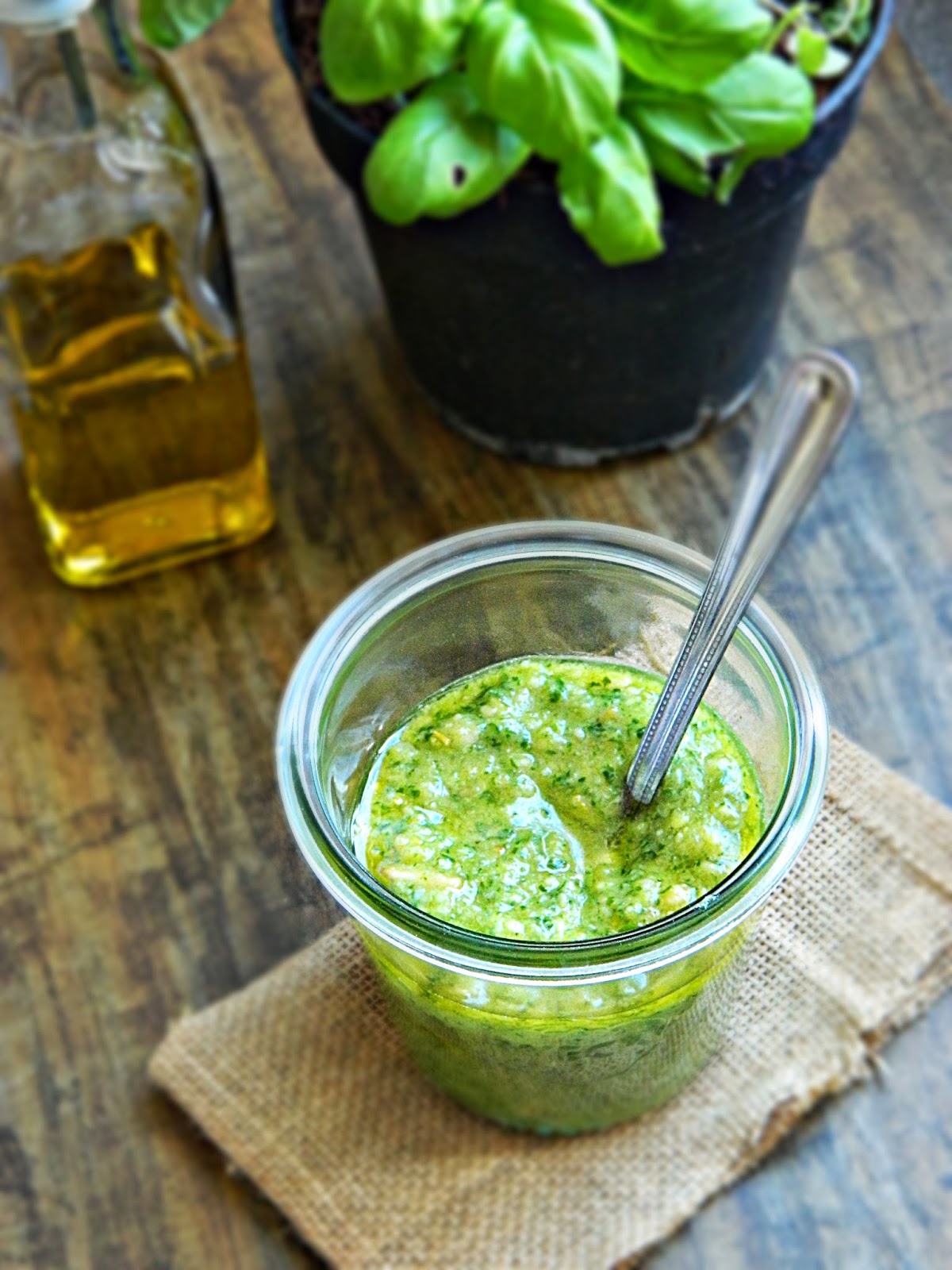 Dr Ola's kitchen Pesto Sauce. PestoSoße. صوص البيستو بالريحان