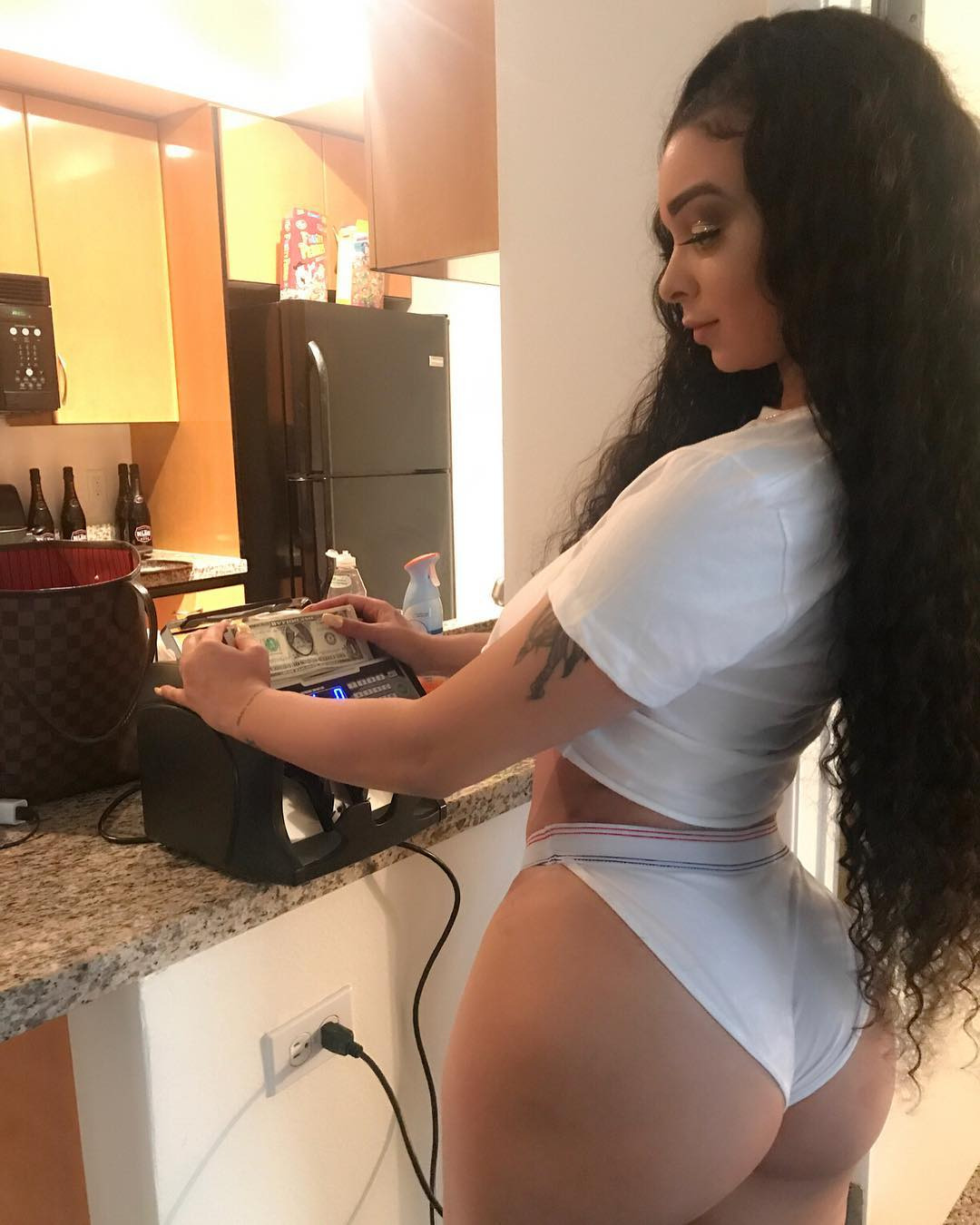 Phat White Booty Pic