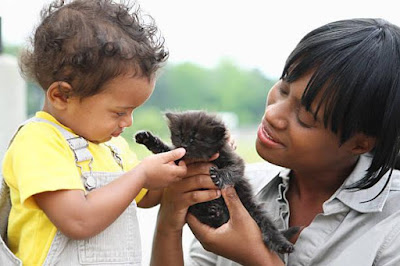 Kid with cat and mommy