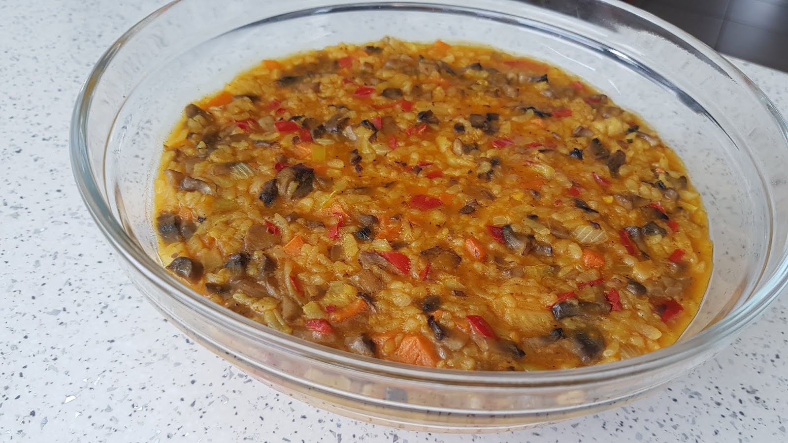 susu Pilaf de orez cu legume si ciuperci