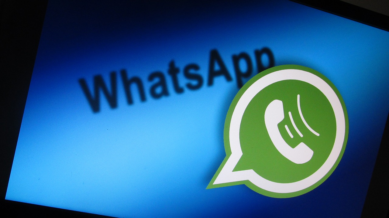 how does whatsapp web app work