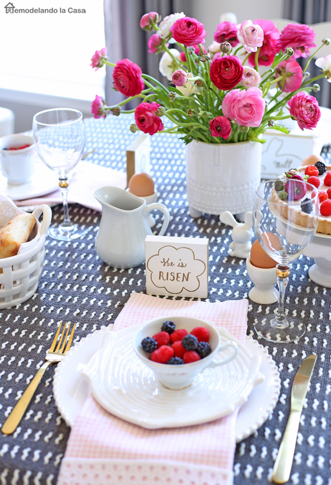 easter table with wooden name tags remodelando la casa