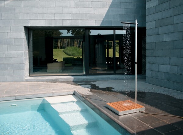 Cascade - Minimal Outdoor Shower