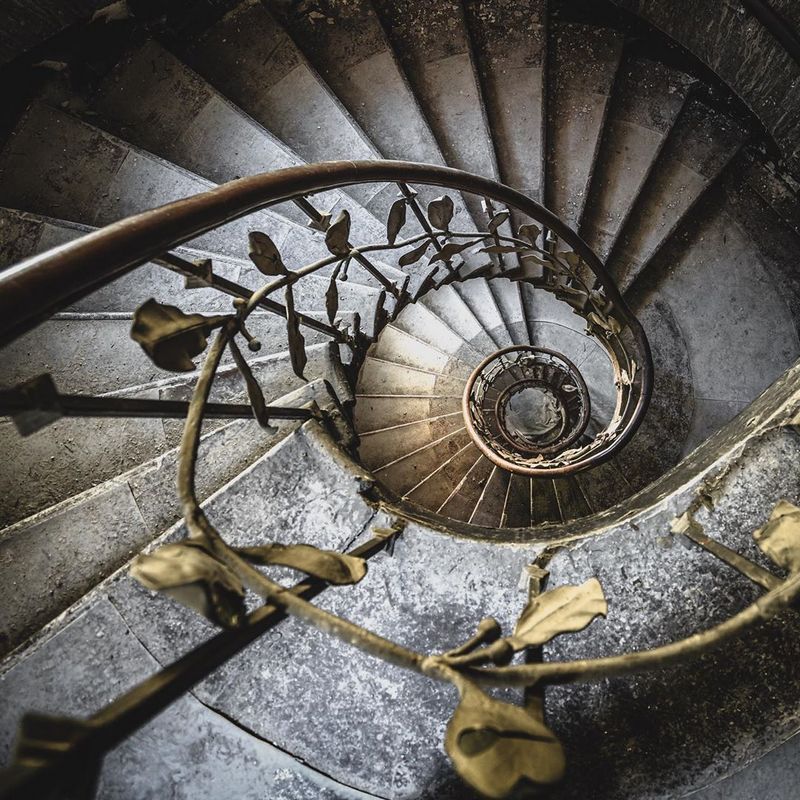 Abandoned places photographer Simon Yeung capture photographs of abandoned places and abandoned buildings 