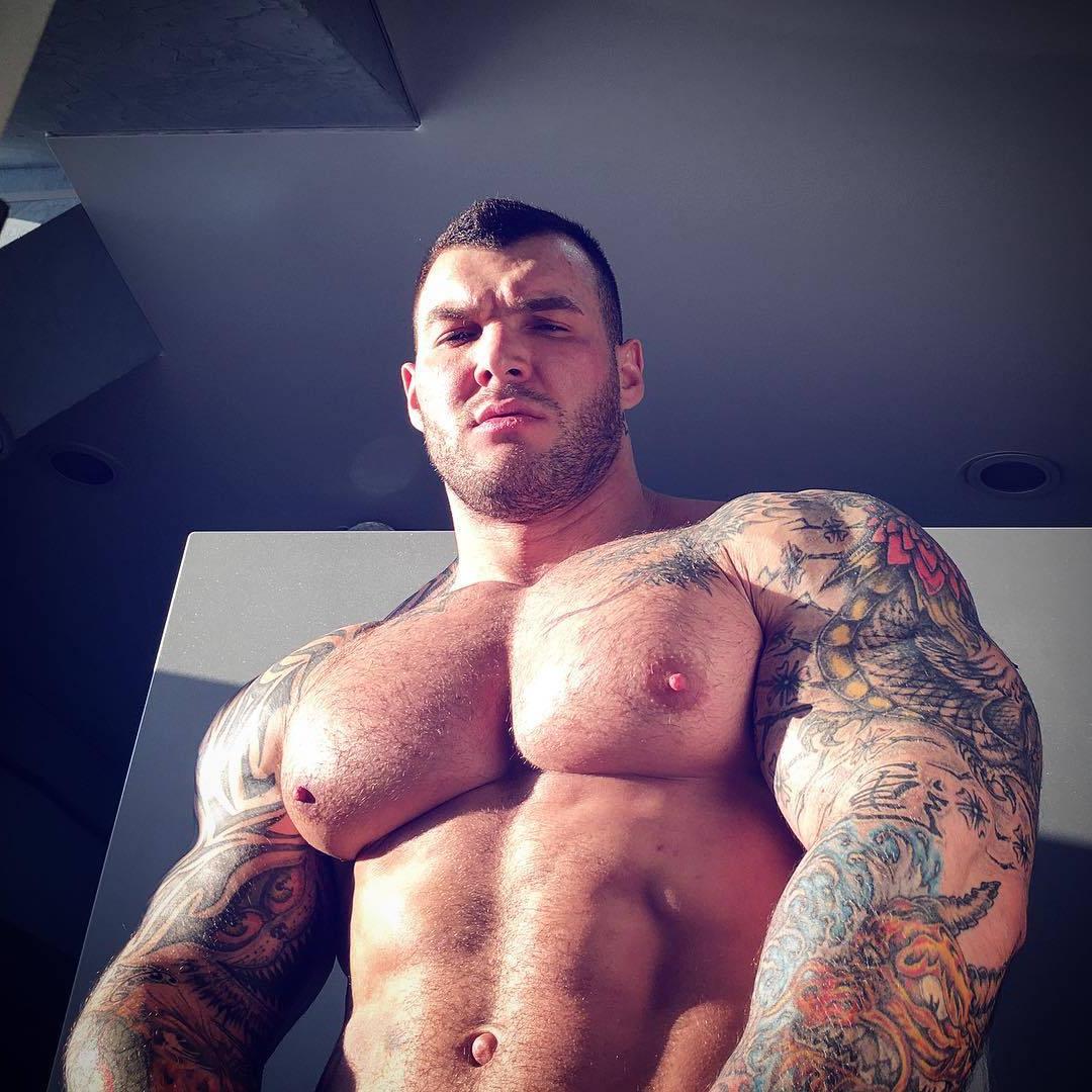 dominant-straight-muscular-alpha-male-beefcake-daddy-hugest-pecs-big-biceps-shirtless-sexy-russian-hunk-filatov-evgeniy