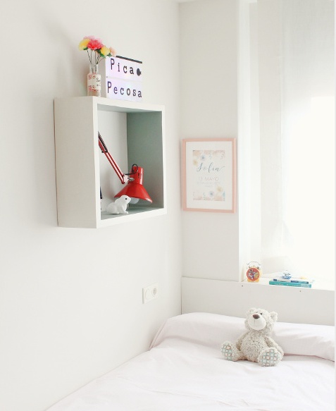 lampara-lectura-flexo-reciclado-marco-chalk-paint-habitacion