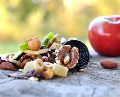 Healthy Trail Mix, another DIY portable snack for hikers, hunters and road trips ♥ KitchenParade.com, a healthy mix of nuts and dried fruit, bulked up with low-sugar Cheerios. Vegan. Great for Meal Prep.