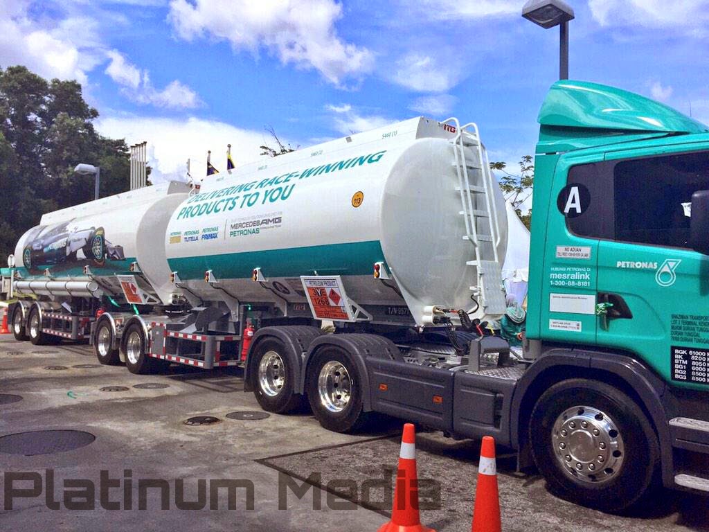 Gambar model terbaru lori tangki petroleum Petronas yang