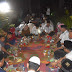 Kunjungi Janda Enam Anak, Mahen Sahur Bersama Beralaskan Tikar