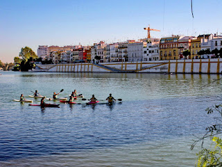 Sevilla - Calle Betis y Guadalquivir