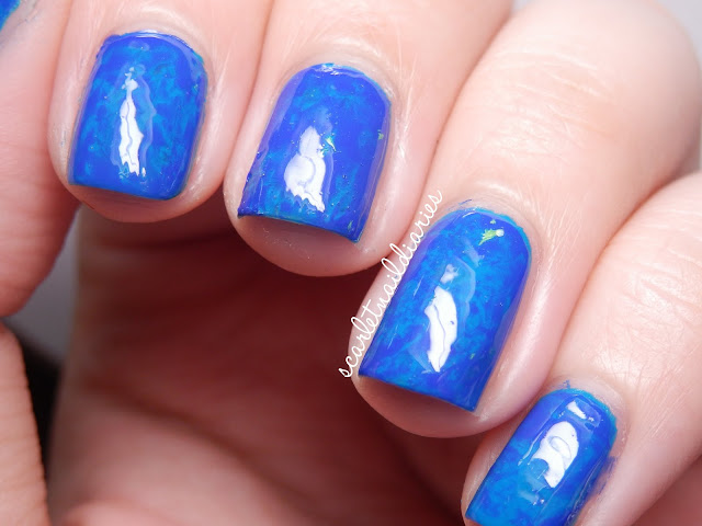 Swimming Fish Nails - wide 8