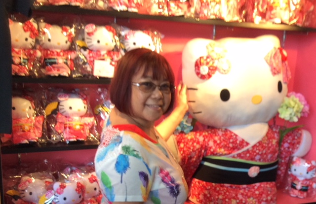hello kitty geisha doll