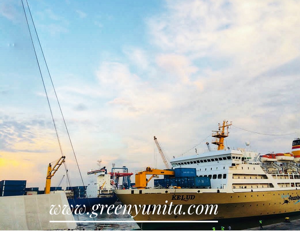 Puisi Karya Chairil Anwar Berjudul Senja Di Pelabuhan