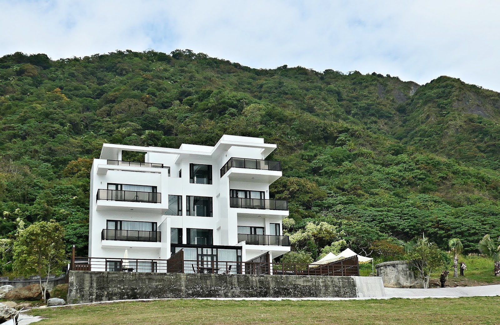 【花蓮住宿】花蓮海嵐行館｜伴隨海聲入睡的純白渡假民宿