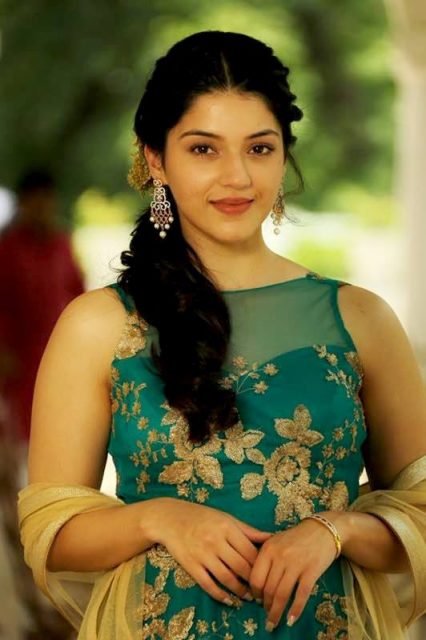 Mehreen Pirzada Wiki Biography Dob Age Height Weight Affairs And More
