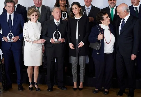 Queen Letizia wore Hugo Boss silk blouse, Caolina Herrera jacket and, Mango Prince of Wales trousers and pearl earrings