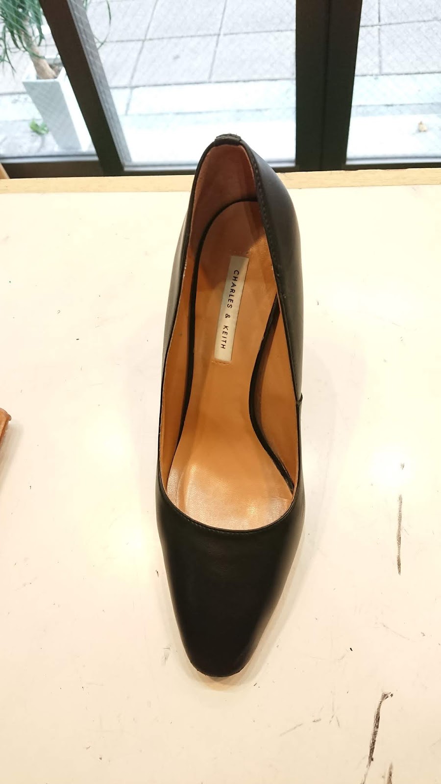 Doekのお修理ブログ Charles Keith チャールズ キース のヒールがグラグラに ヒール固定