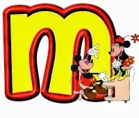 Lindo alfabeto de Mickey y Minnie tocando el piano M.