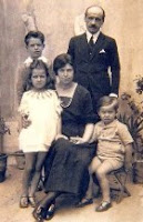 José Ortega y Gasset junto a su esposa Rosa e hijos