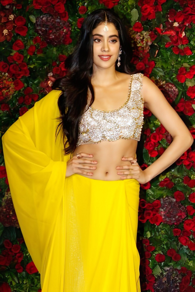 CELEBRITY PICS: Janhvi Kapoor Hot and Sexy Navel