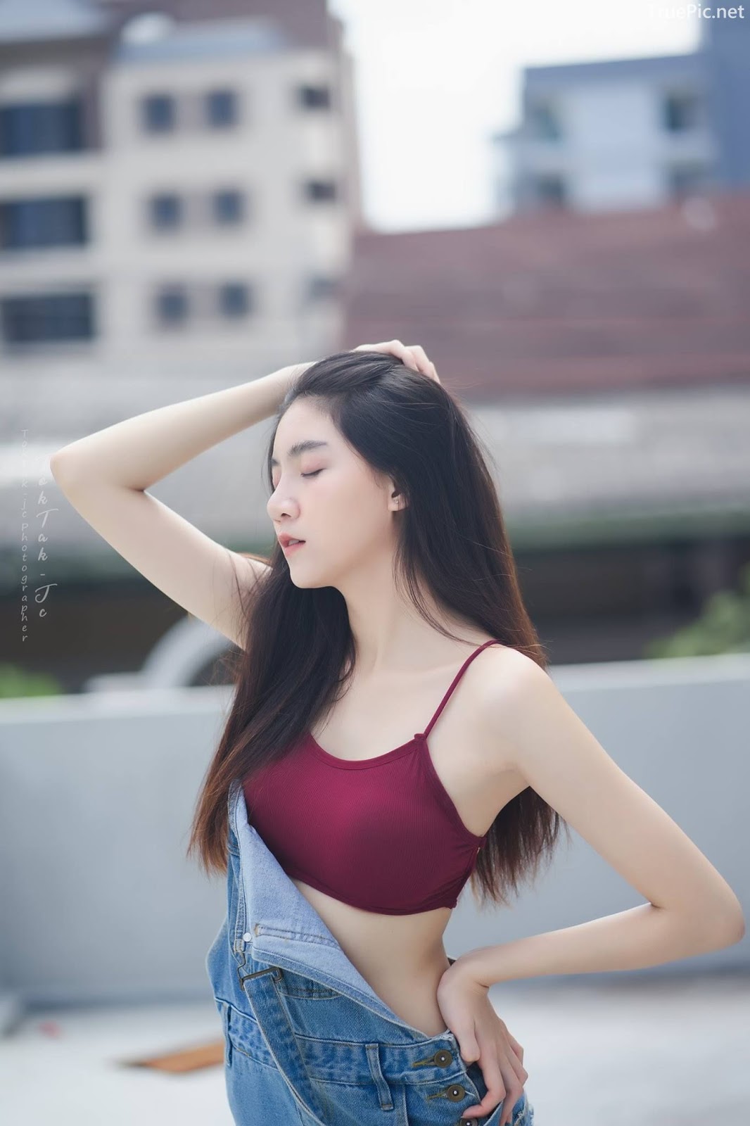 Thailand angel model Sasi Ngiunwan - Red plum bra and jean on a beautiful day - Picture 17