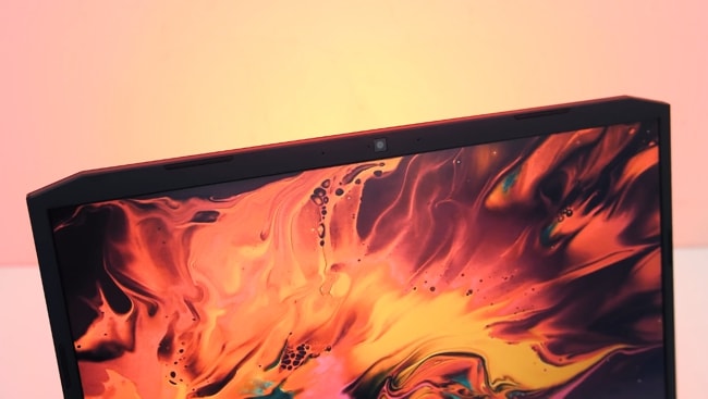 The 720p camera and a microphone placed at the top bezel of Acer Nitro 5 AN515.