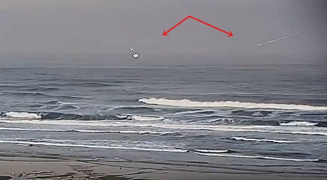 UFO News ~ Large bright 'Alien Orb' spotted hovering way out over the Pacific plus MORE Orb%2Bobject%2Bocean%2B%25281%2529