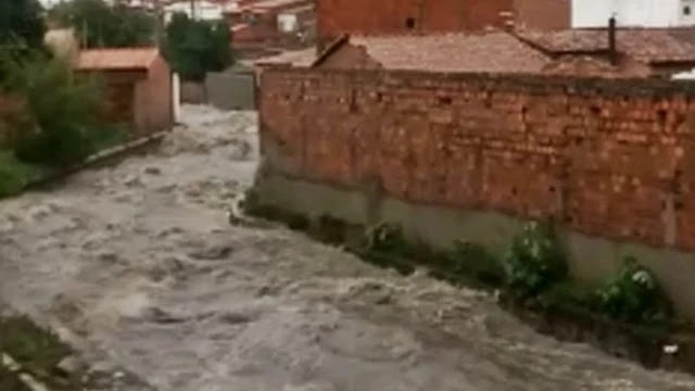 Feira de Santana decreta situação de emergência por fortes chuvas conjunto Feira X, levou o prefeito Colbert Martins da Silva Filho