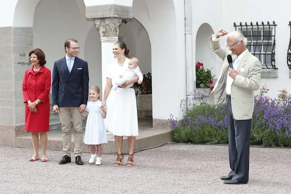 King Carl Gustaf, Queen Silvia, Crown Princess Victoria of Sweden, and Prince Daniel of Sweden,with Princess Estelle and Prince Oscar of Sweden 