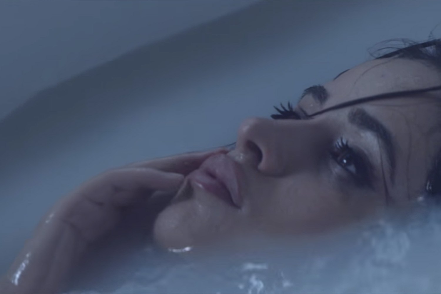 Камила кобейн. Crying in the club camila. Camila cabello crying in the club. Камила кабельо в профиль. Camilla me.