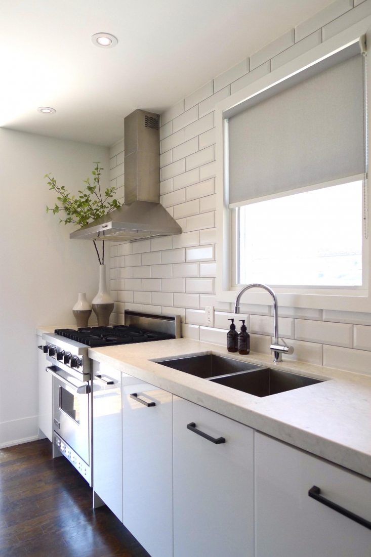  Show Me White Kitchen Cabinets With Black Handles Info
