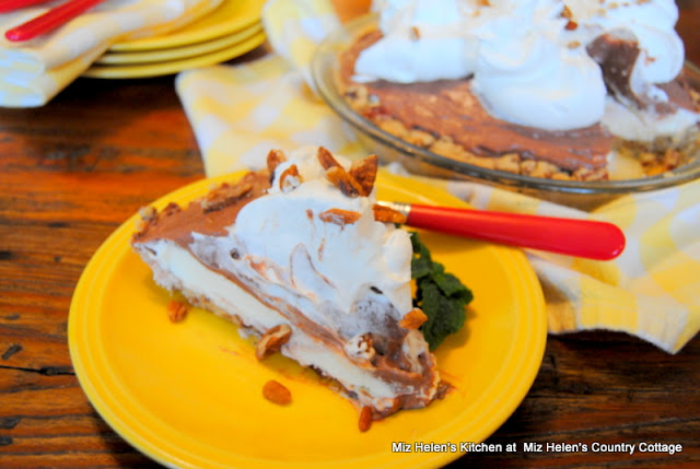 Texas Mud Pie at Miz Helen's Country Cottage