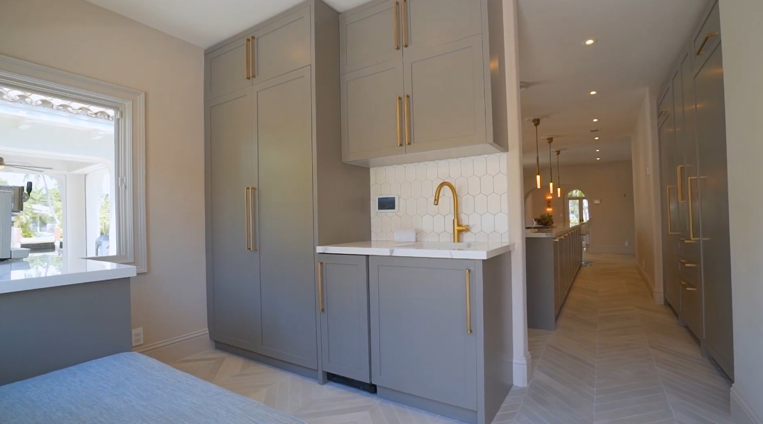 42 Interior Design Photos vs. 501 Riviera Isle Dr, Fort Lauderdale, FL