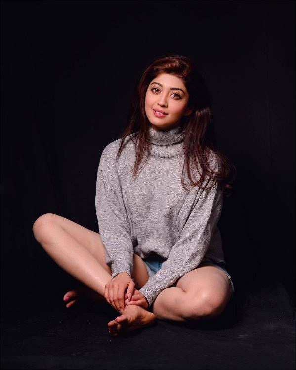  Actress Pranitha Subhash  Glam Photoshoot 