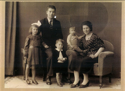 Miep Welling met man en drie kinderen