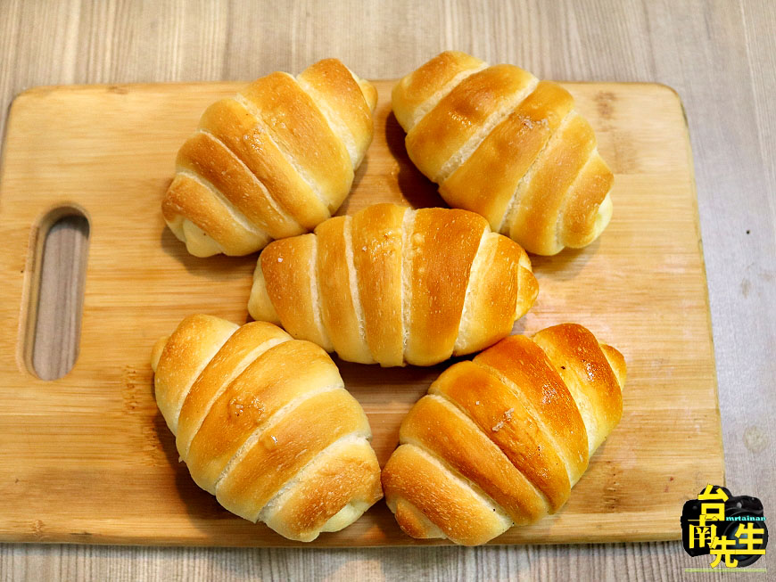 台南麵包店/下午才營業只賣4小時/限量供應晚來買不到/當天現做不賣隔夜貨/每天產品不一樣/在地人私藏口袋名單