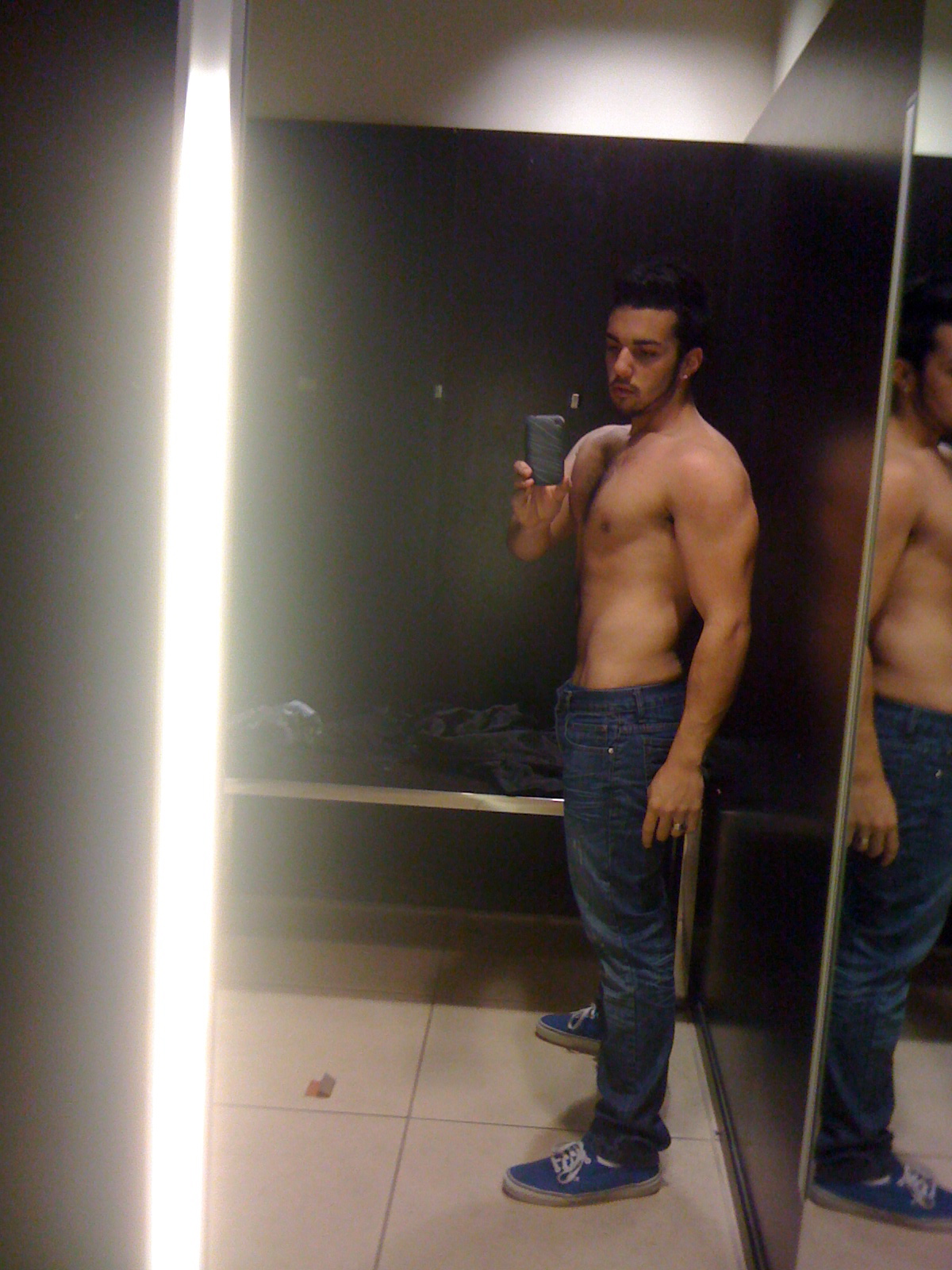 The Daily Meat: Guys with Iphones