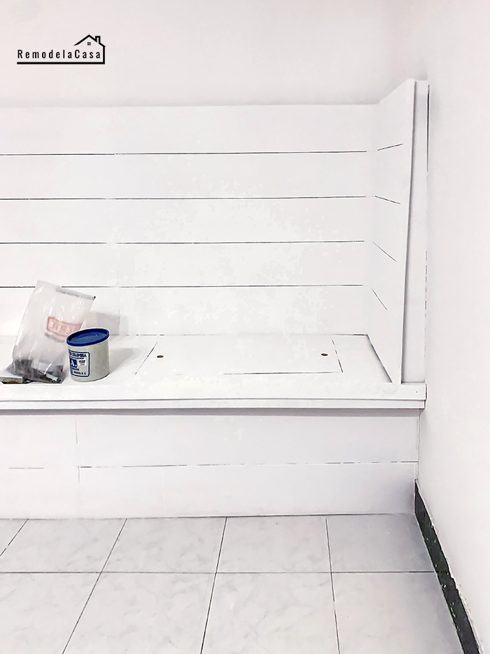 DIY Banquette Bench with Storage Remodelando la Casa