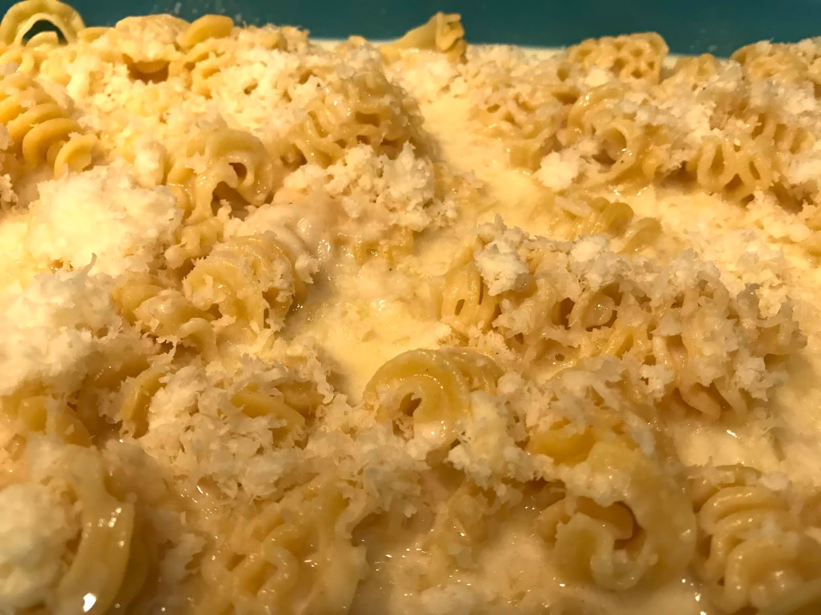 An Easy DIY Macaroni & Cheese Bar + The Best Toppings for Macaroni and