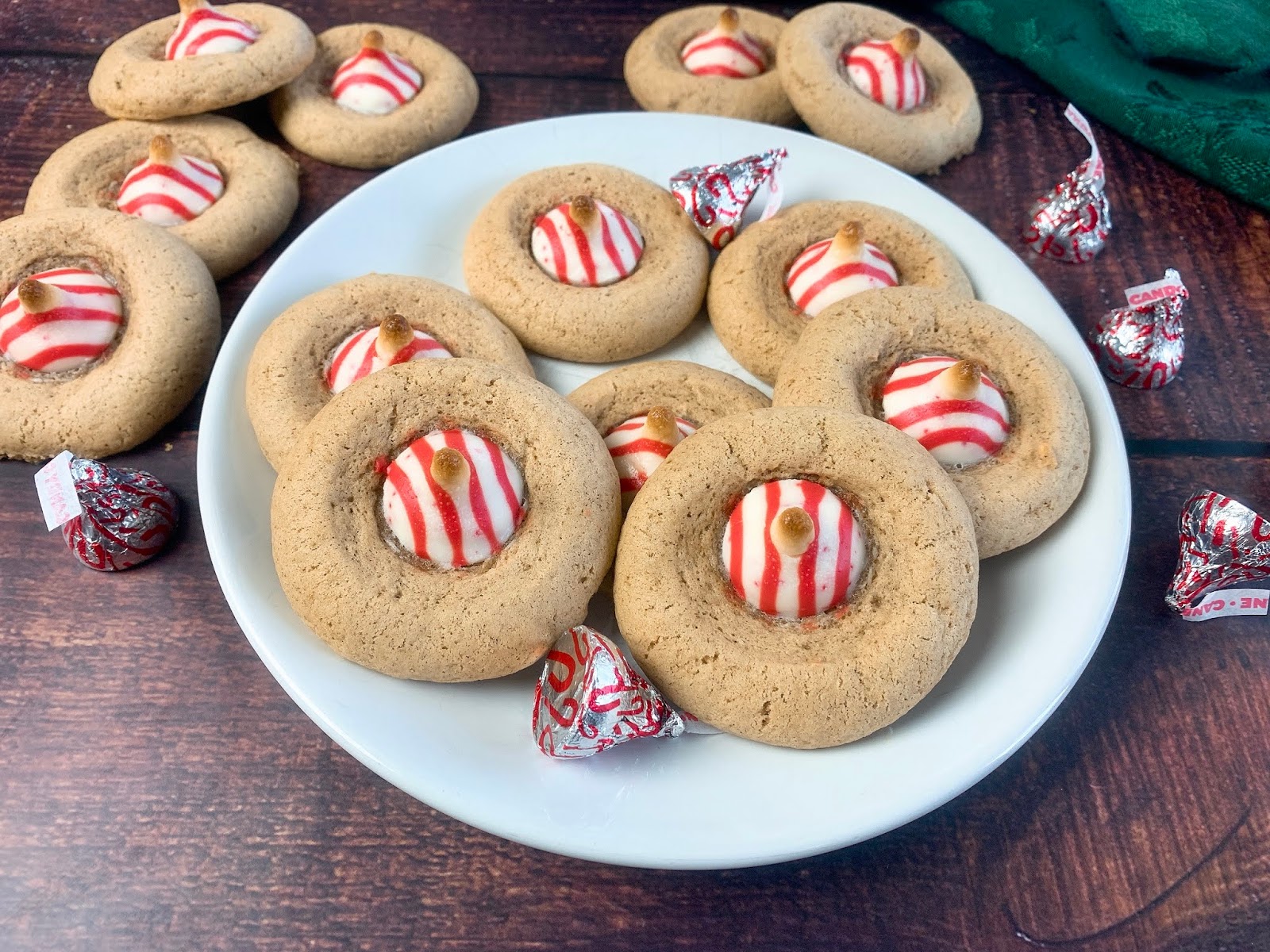 Hershey Kiss Gingerbread Cookies / 21 Of the Best Ideas for Hershey Kisses Christmas Cookies
