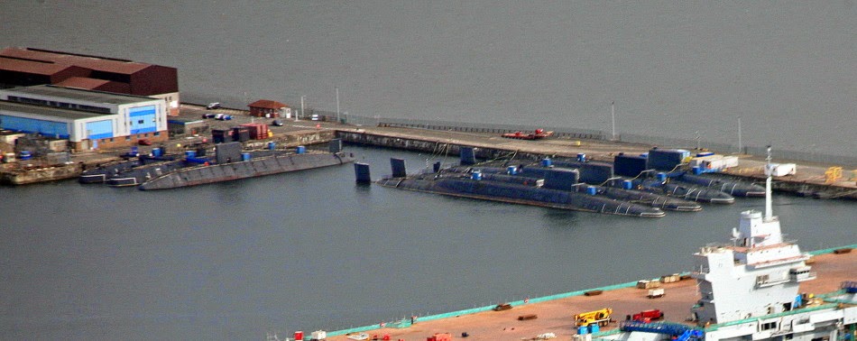 Royal+Navy+Aircraft+carrier+HMS+Queen+Elizabeth+parked+beside+submarines+2.jpg